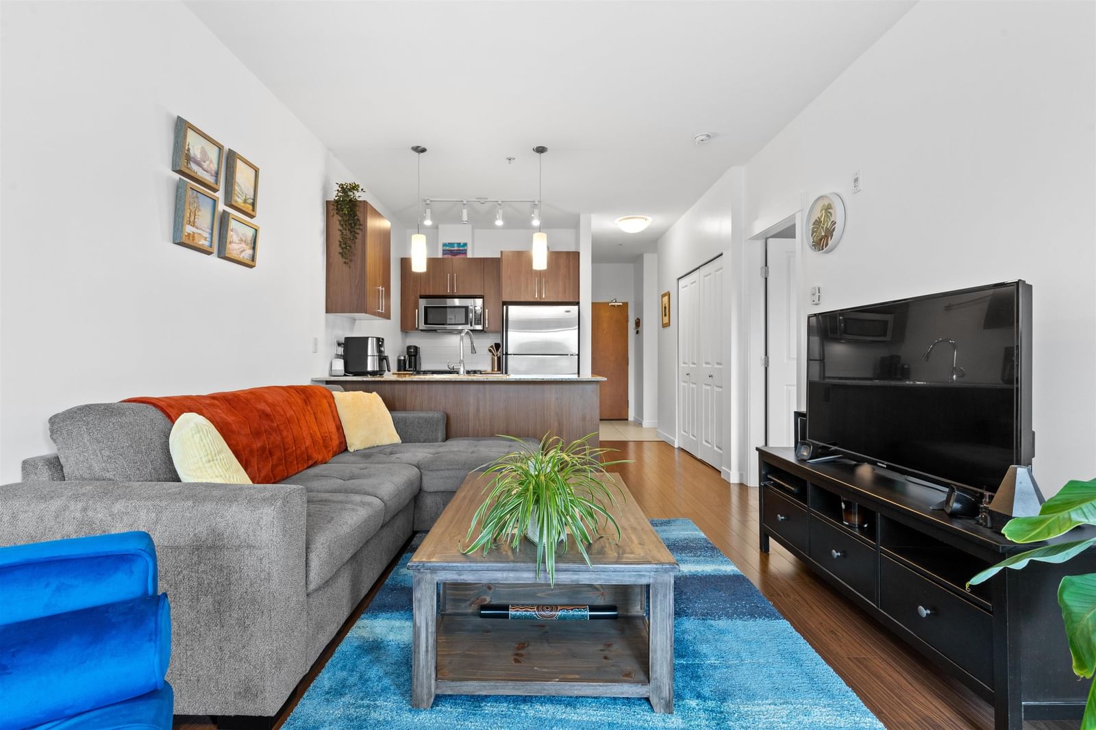 Listing Image 3