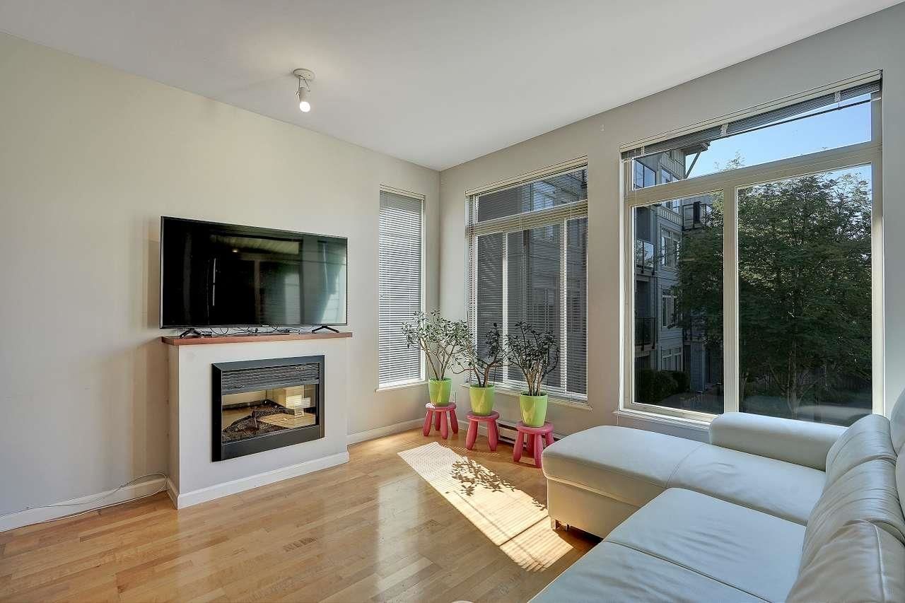 Listing Image 4