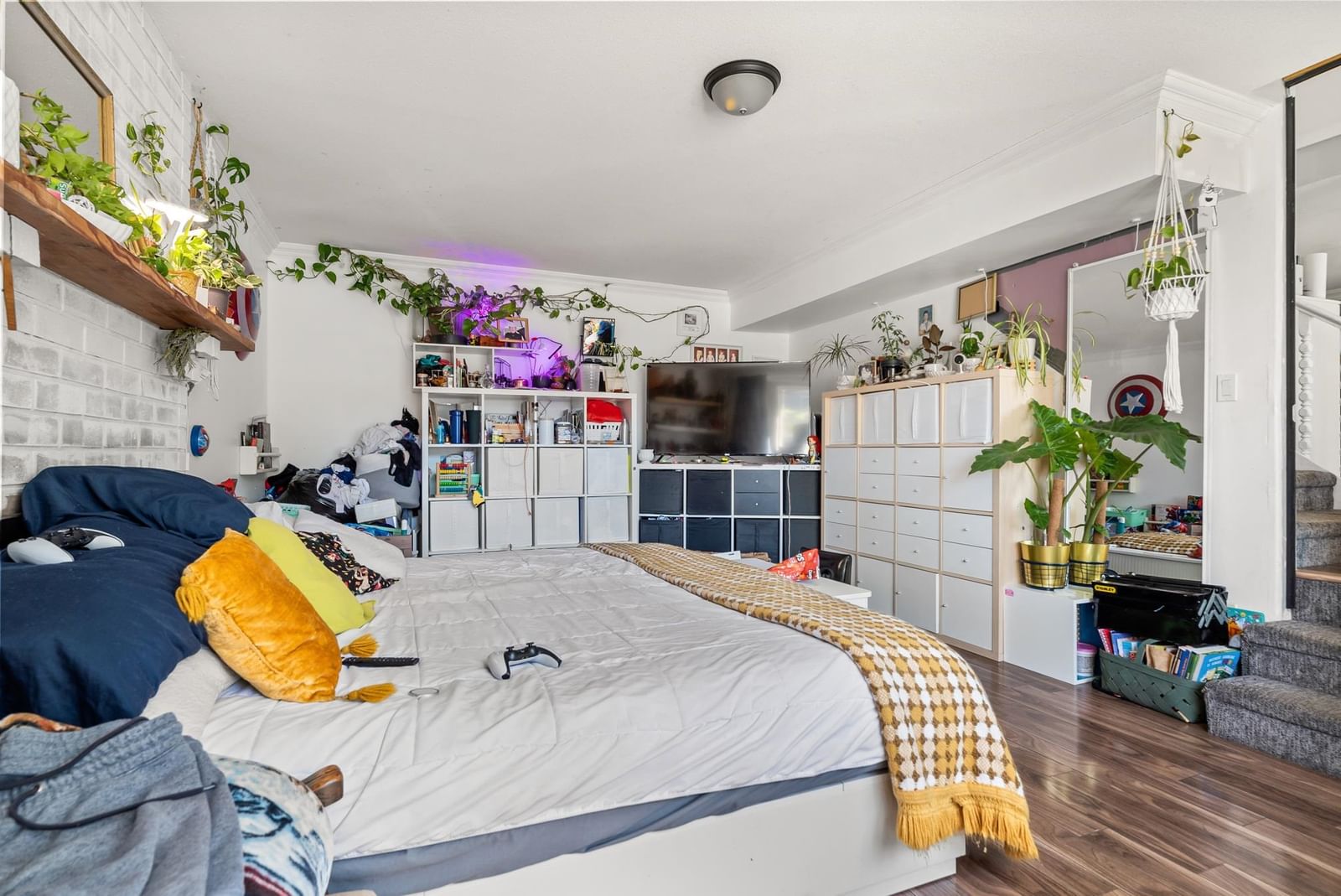Listing Image 10