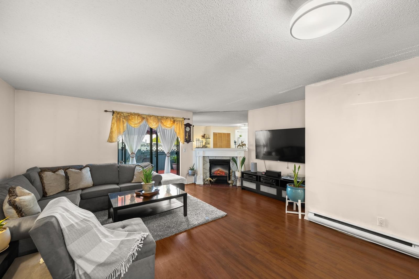 Listing Image 6