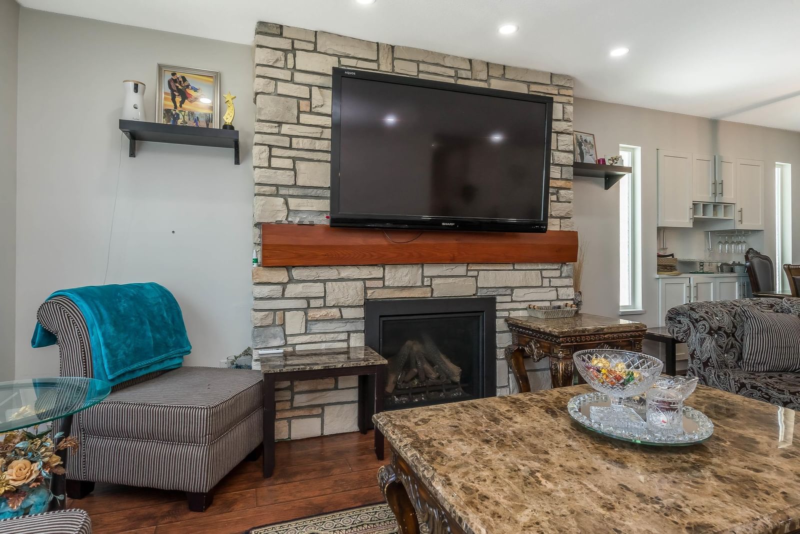 Listing Image 9