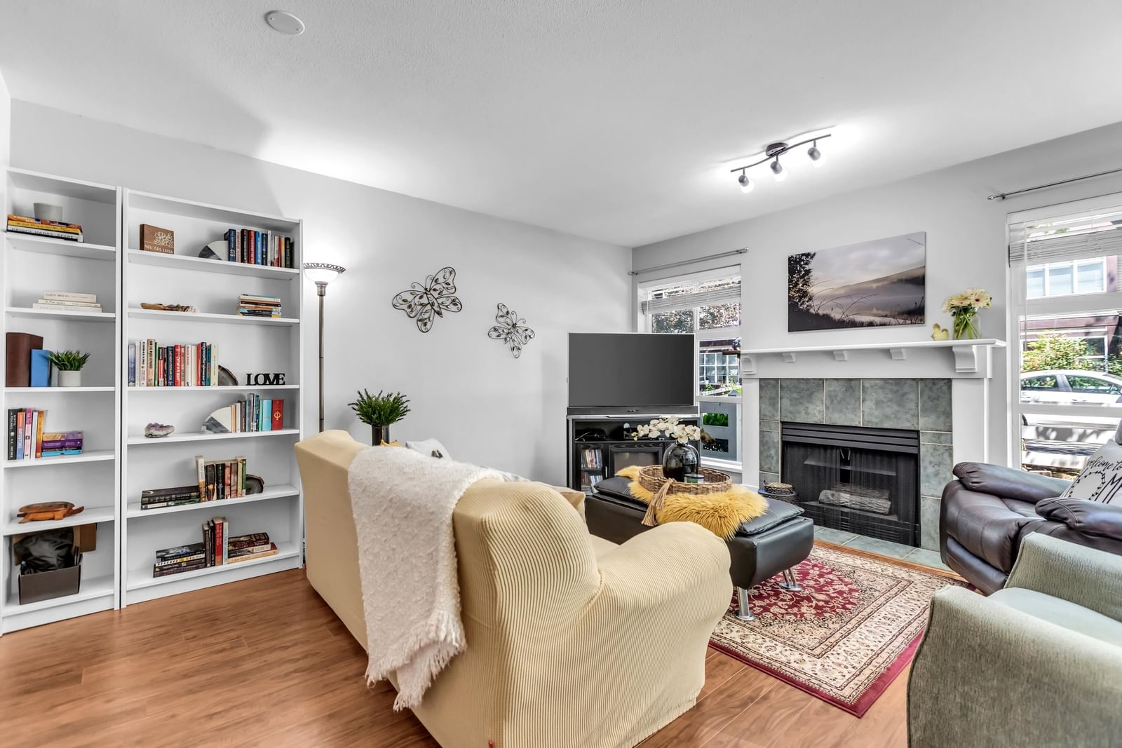 Listing Image 5