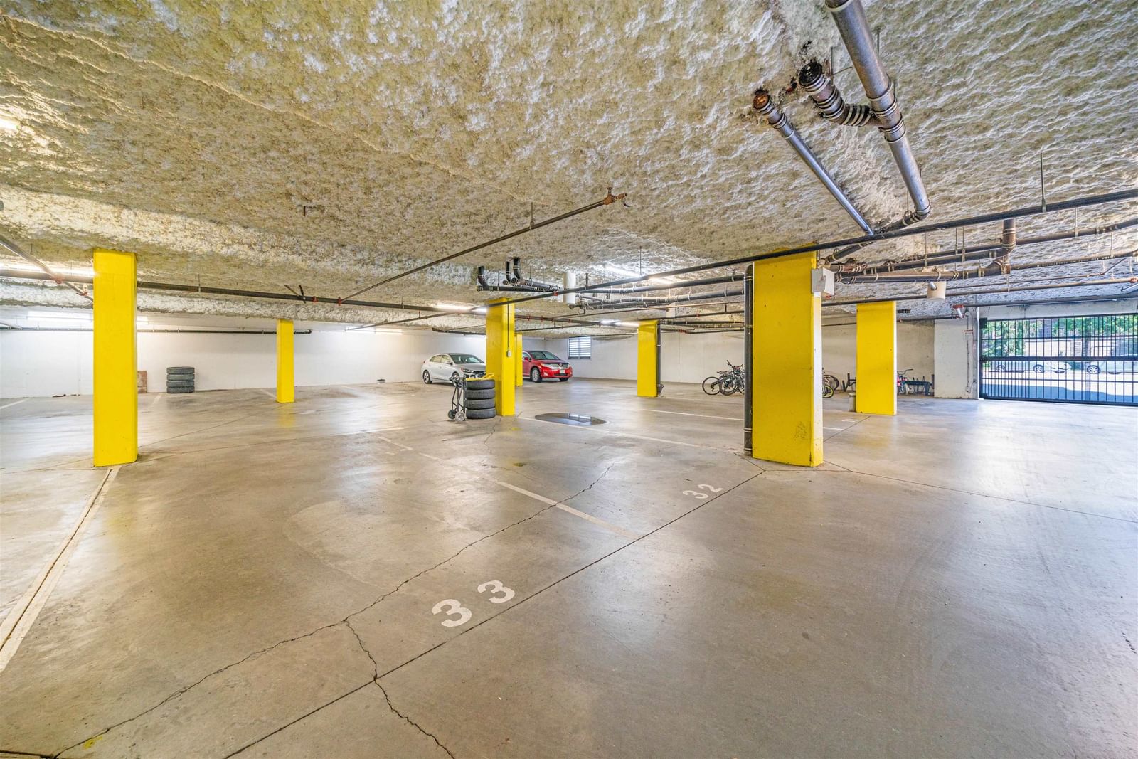 Listing Image 4