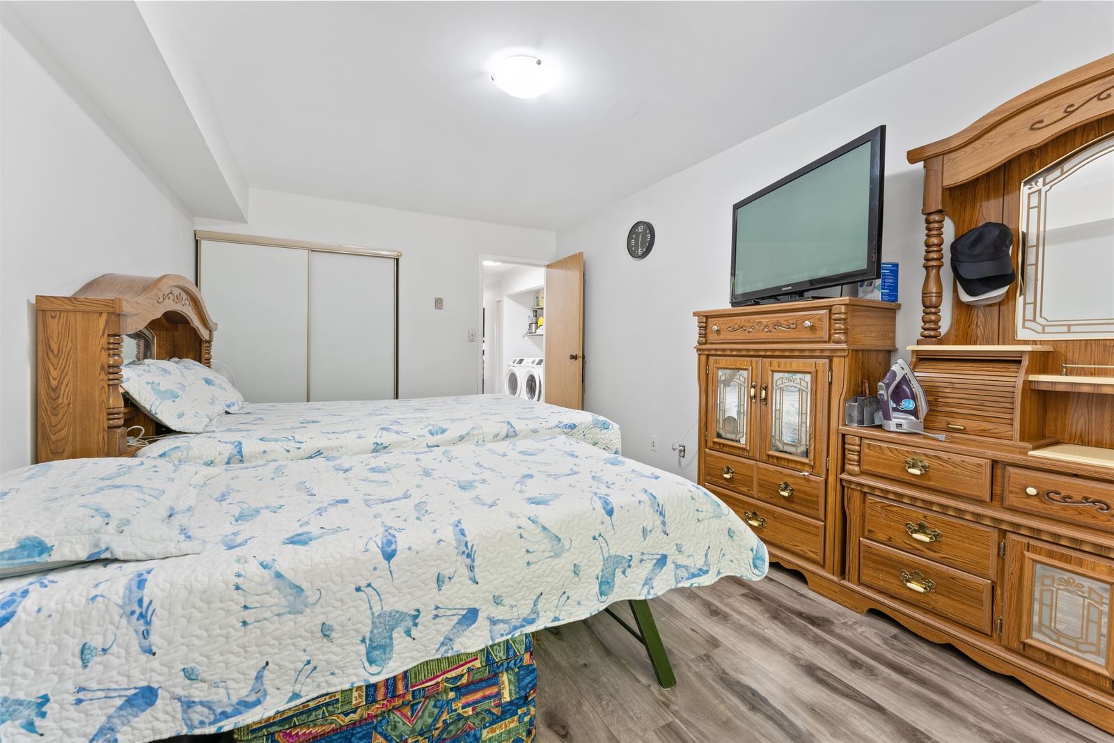 Listing Image 6