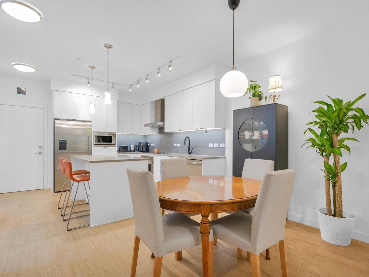 Listing Image 8