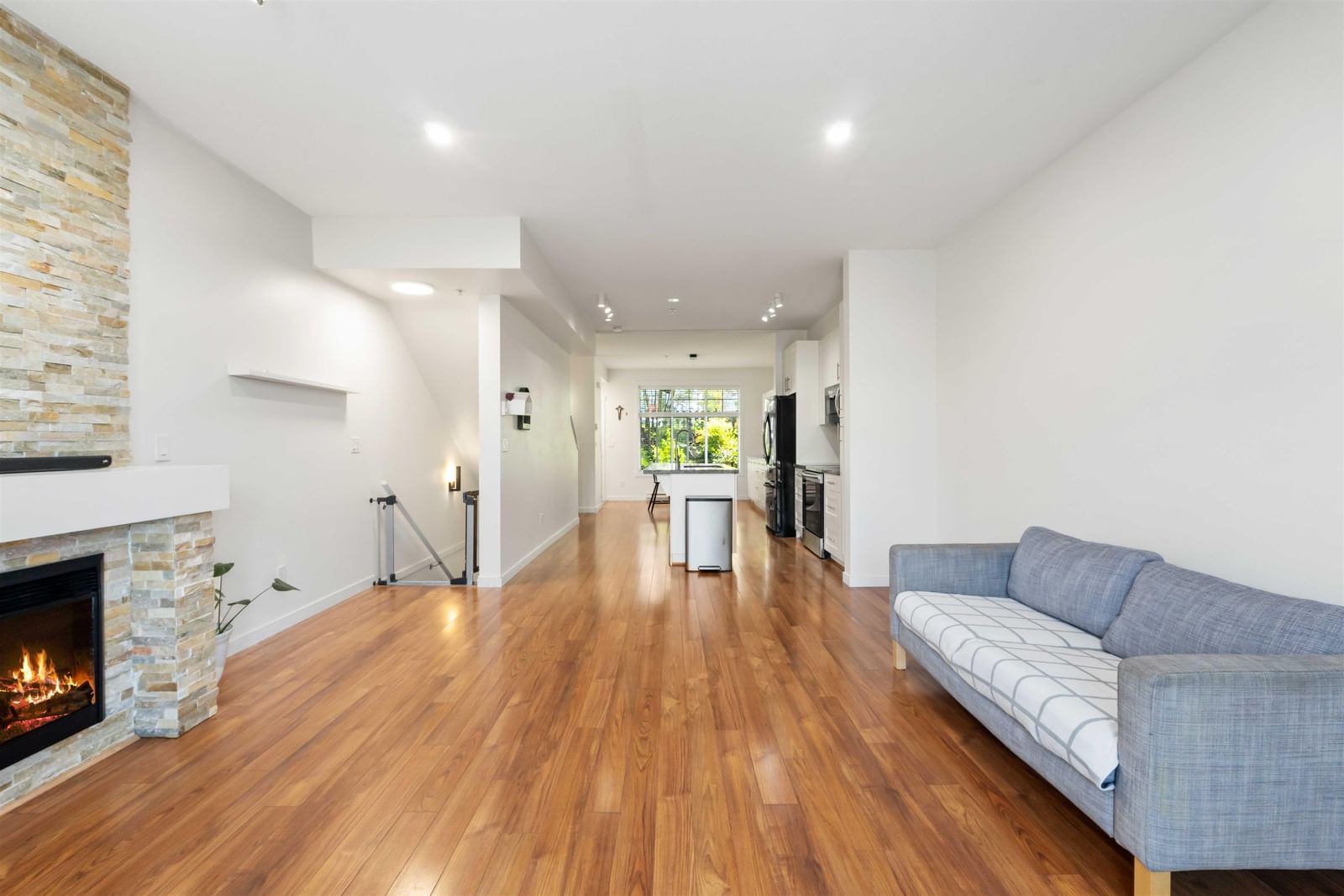 Listing Image 6