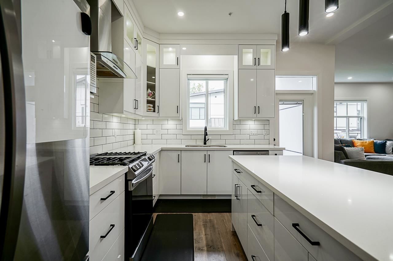 Listing Image 14