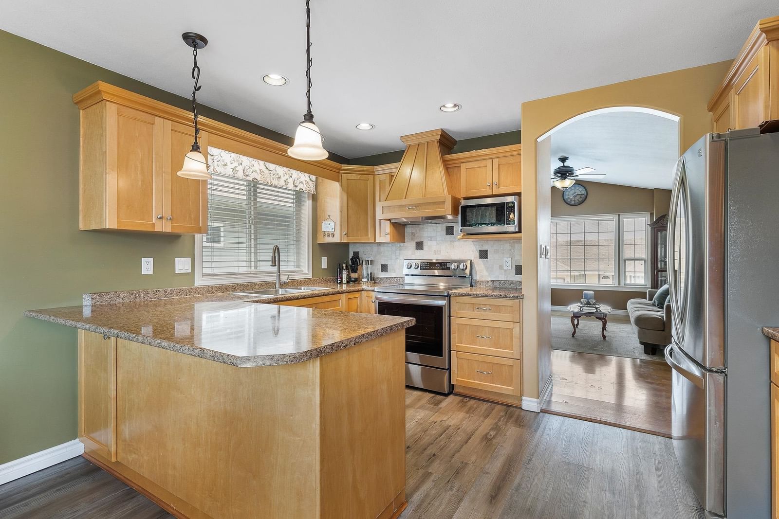 Listing Image 12