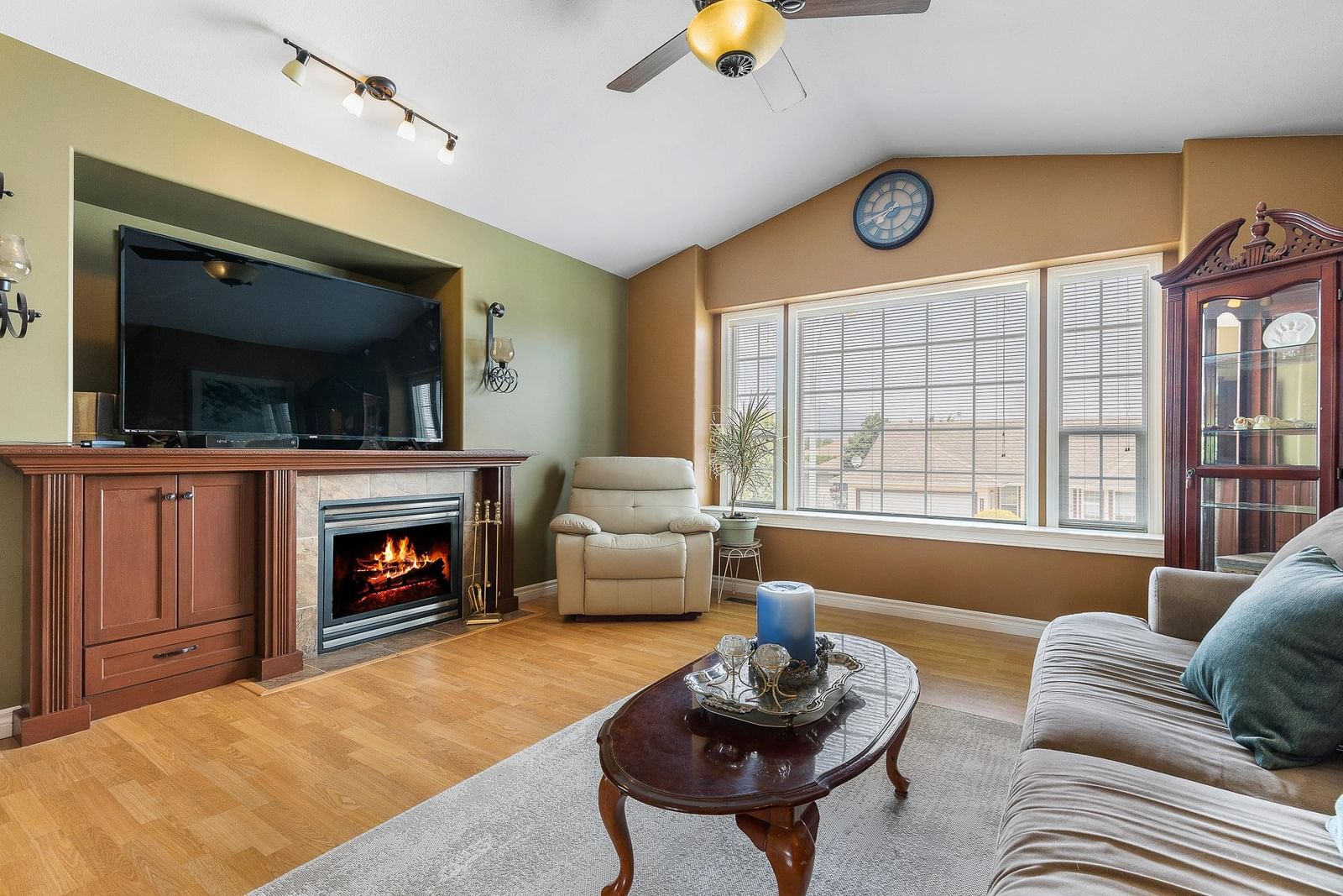 Listing Image 9