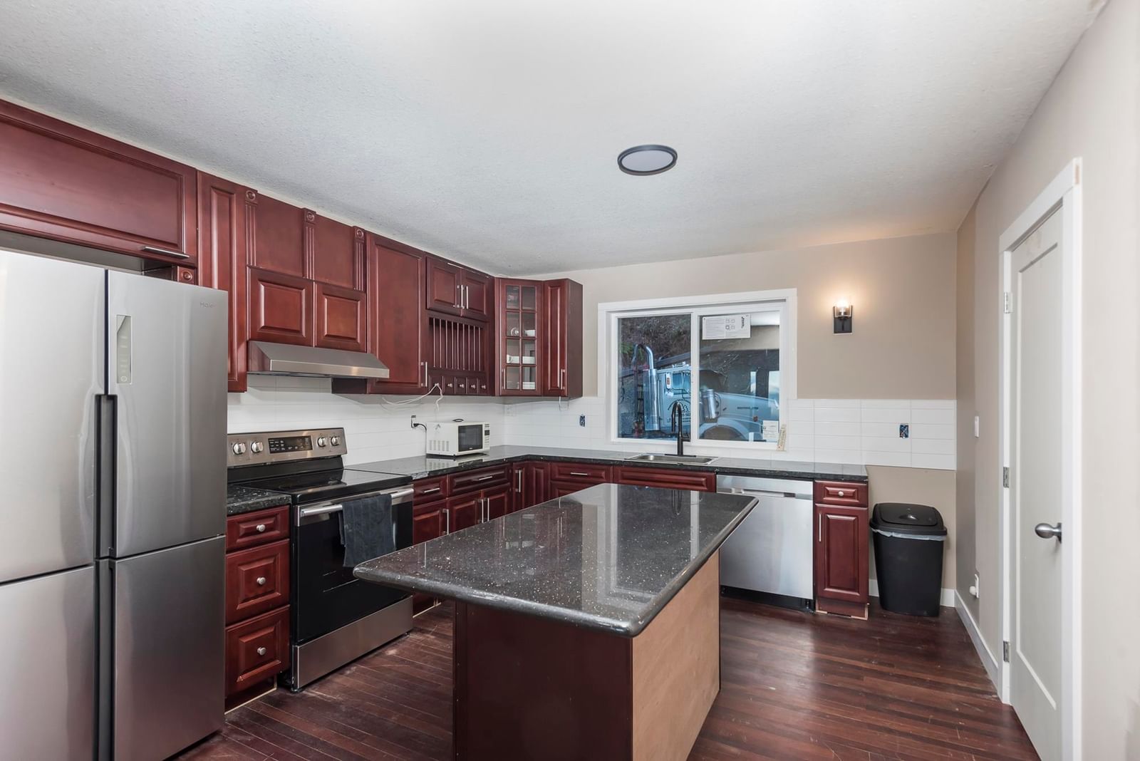 Listing Image 9