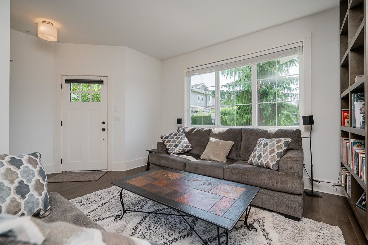 Listing Image 12