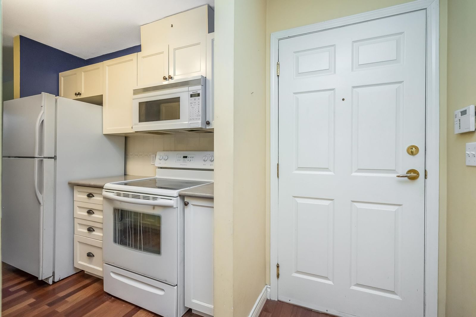 Listing Image 8