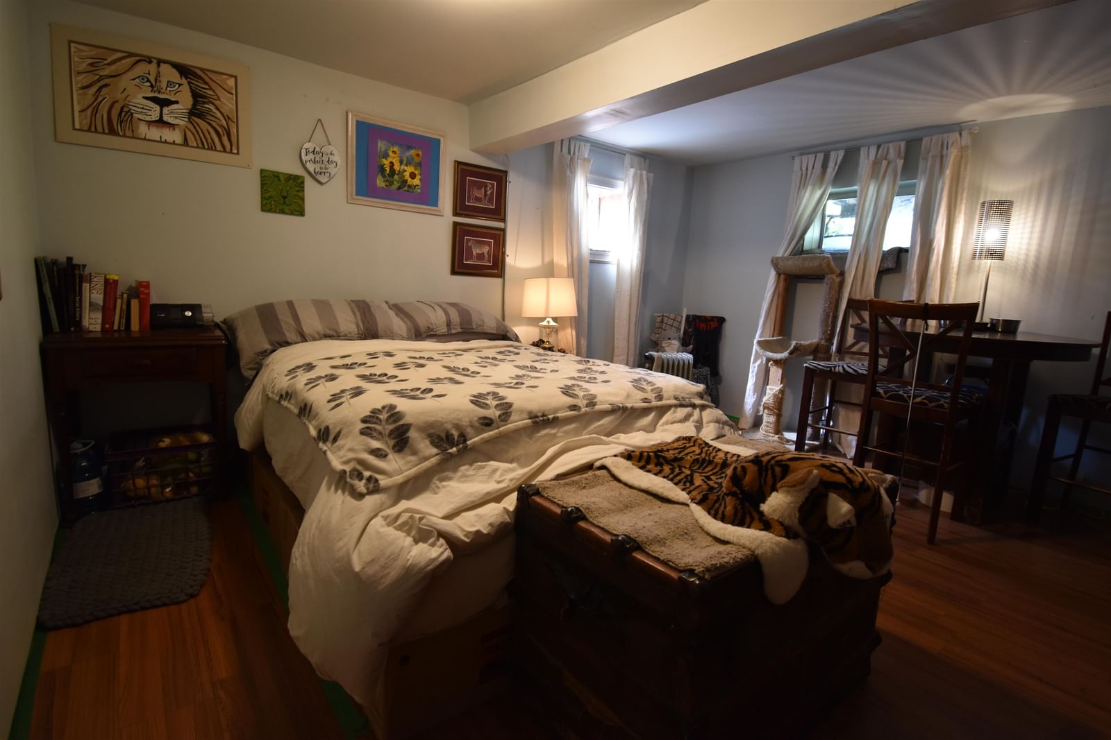 Listing Image 4