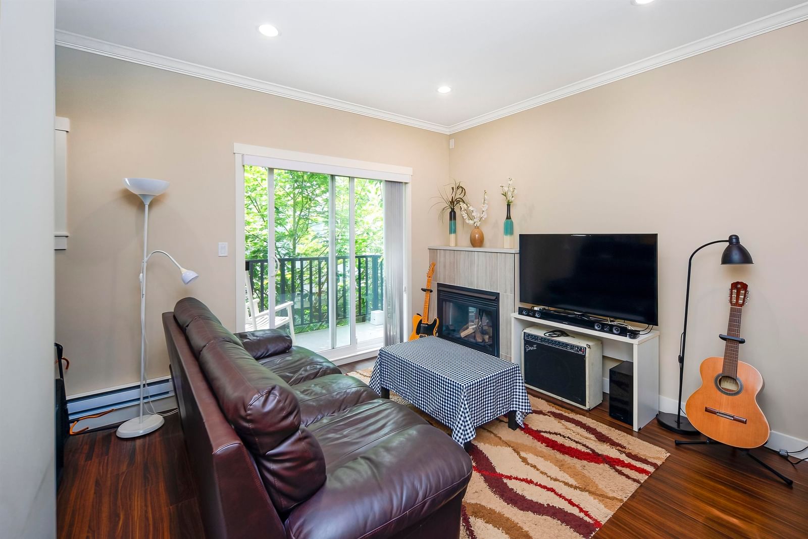 Listing Image 5