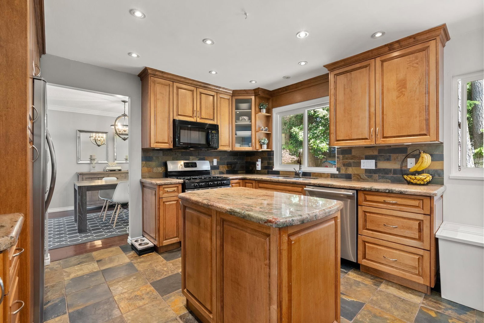 Listing Image 12