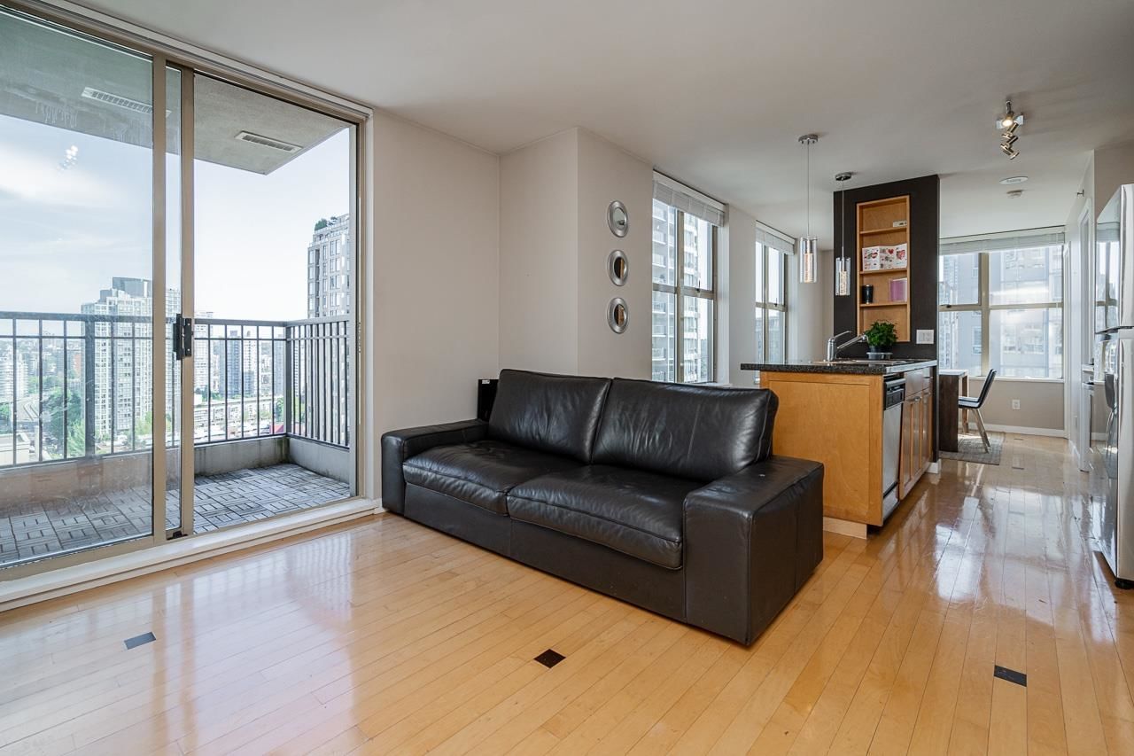 Listing Image 4