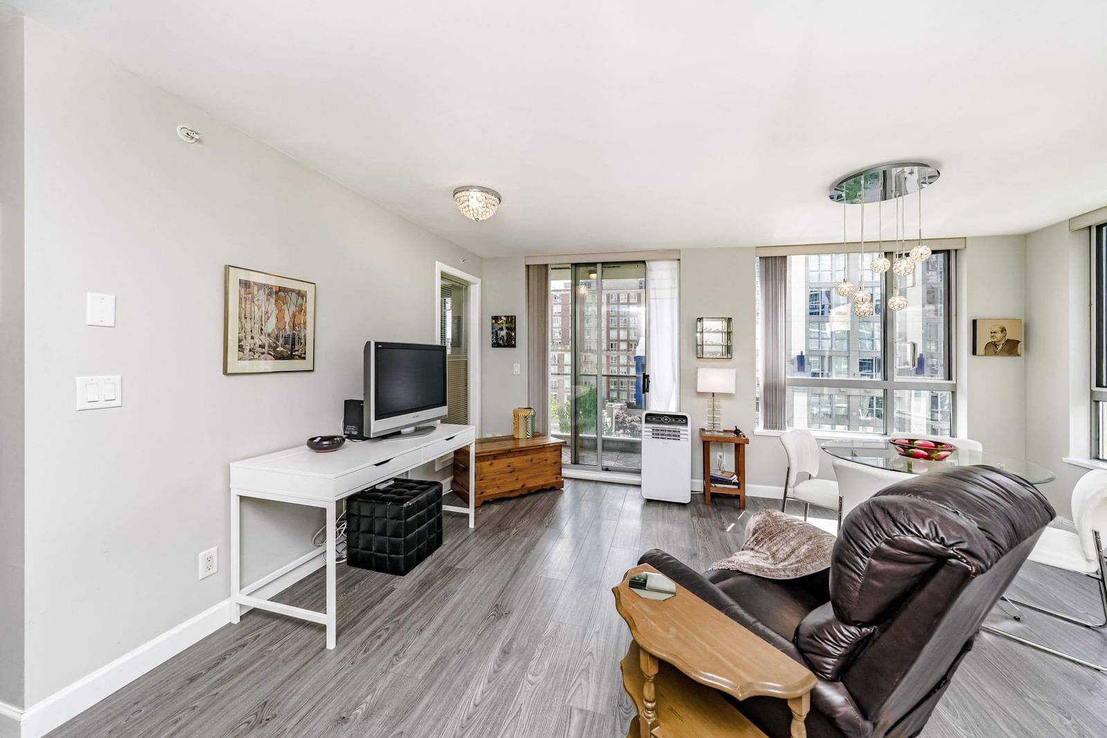 Listing Image 9