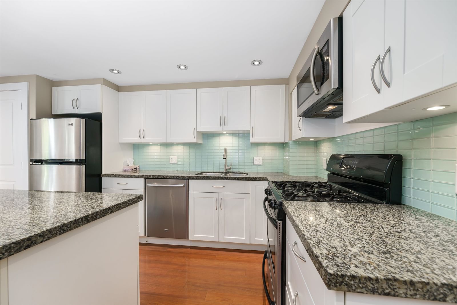 Listing Image 19