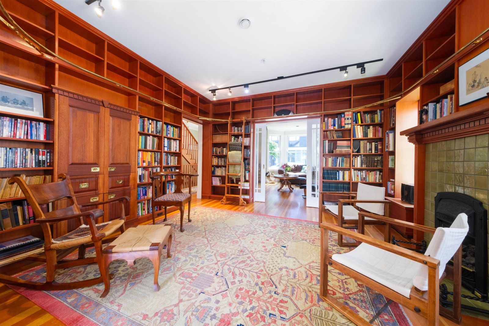 Listing Image 5