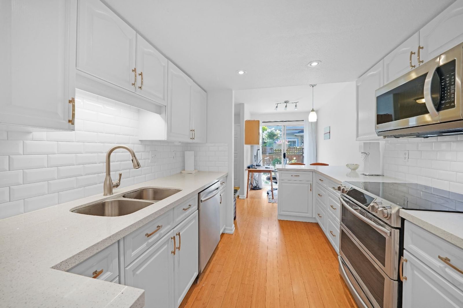 Listing Image 9