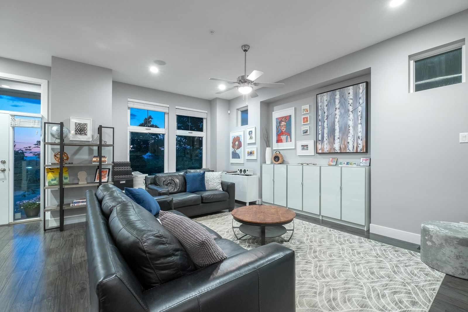 Listing Image 5