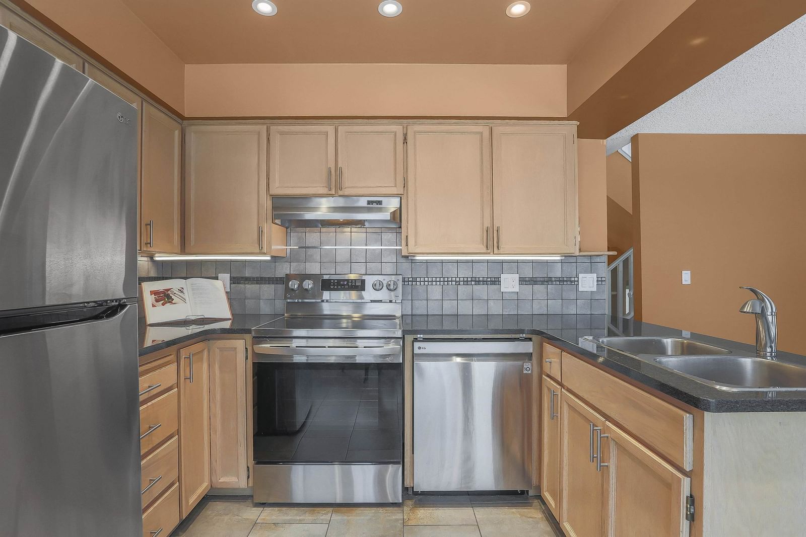 Listing Image 3