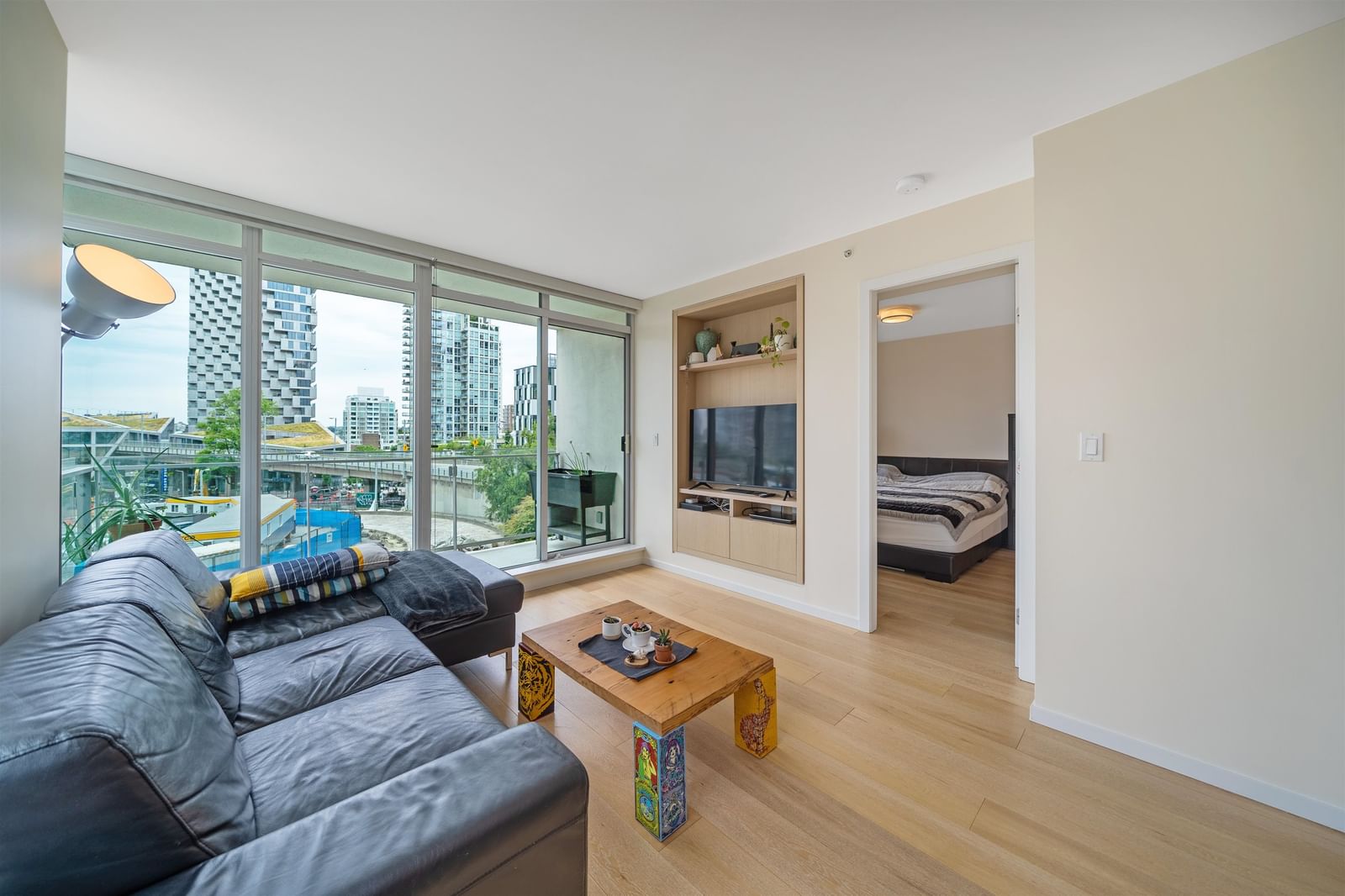 Listing Image 8