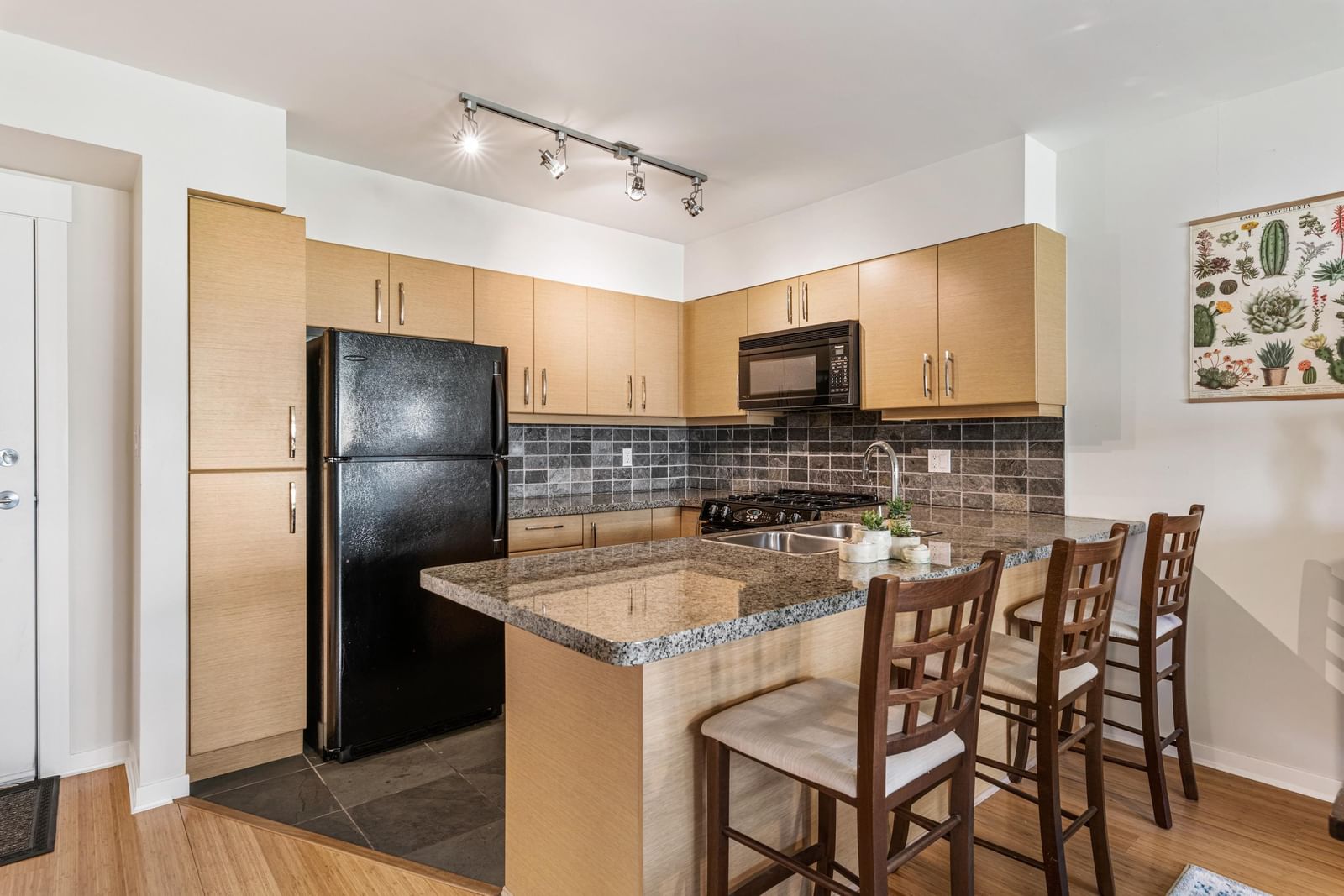Listing Image 9