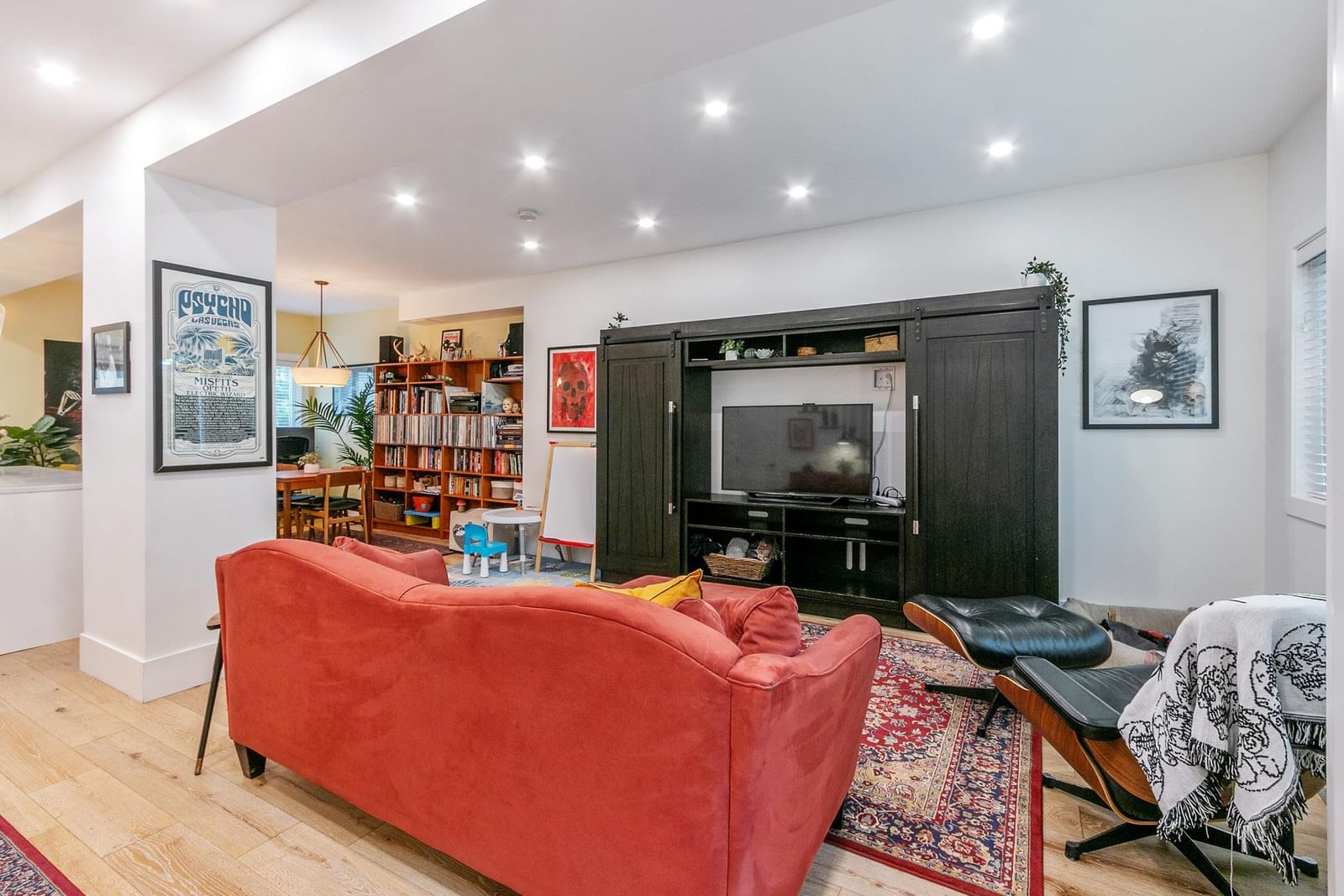 Listing Image 8
