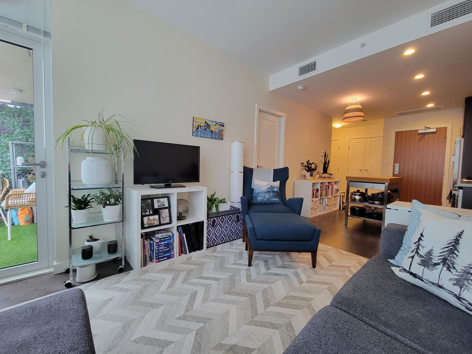 Listing Image 4