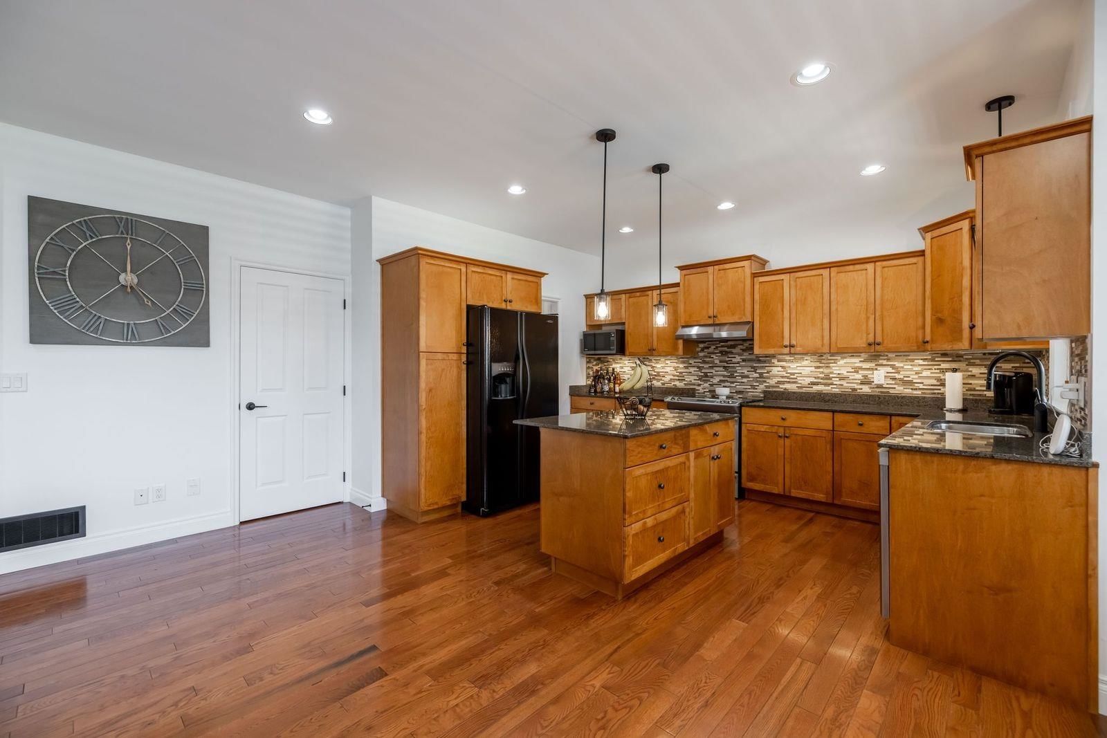 Listing Image 13