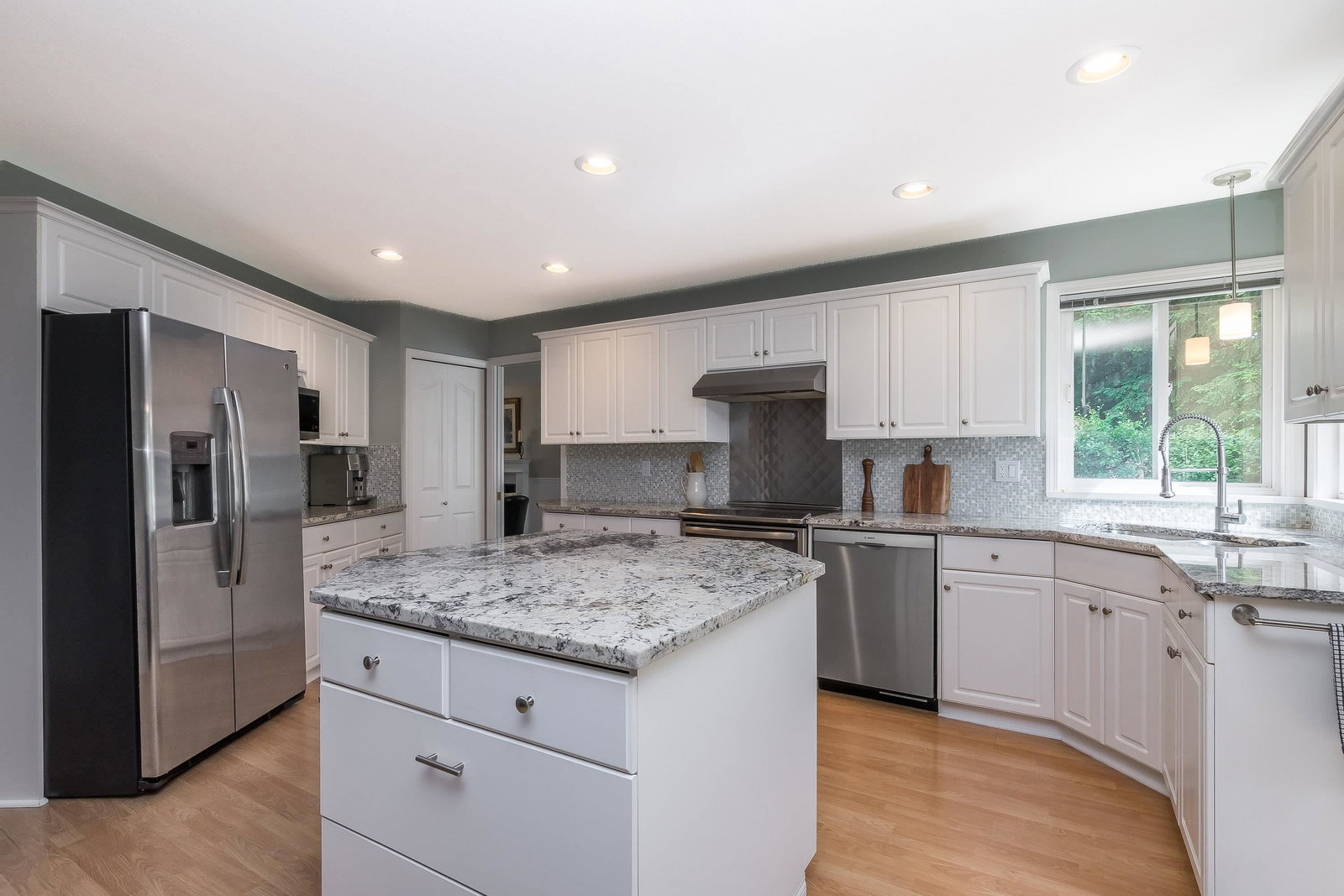 Listing Image 14