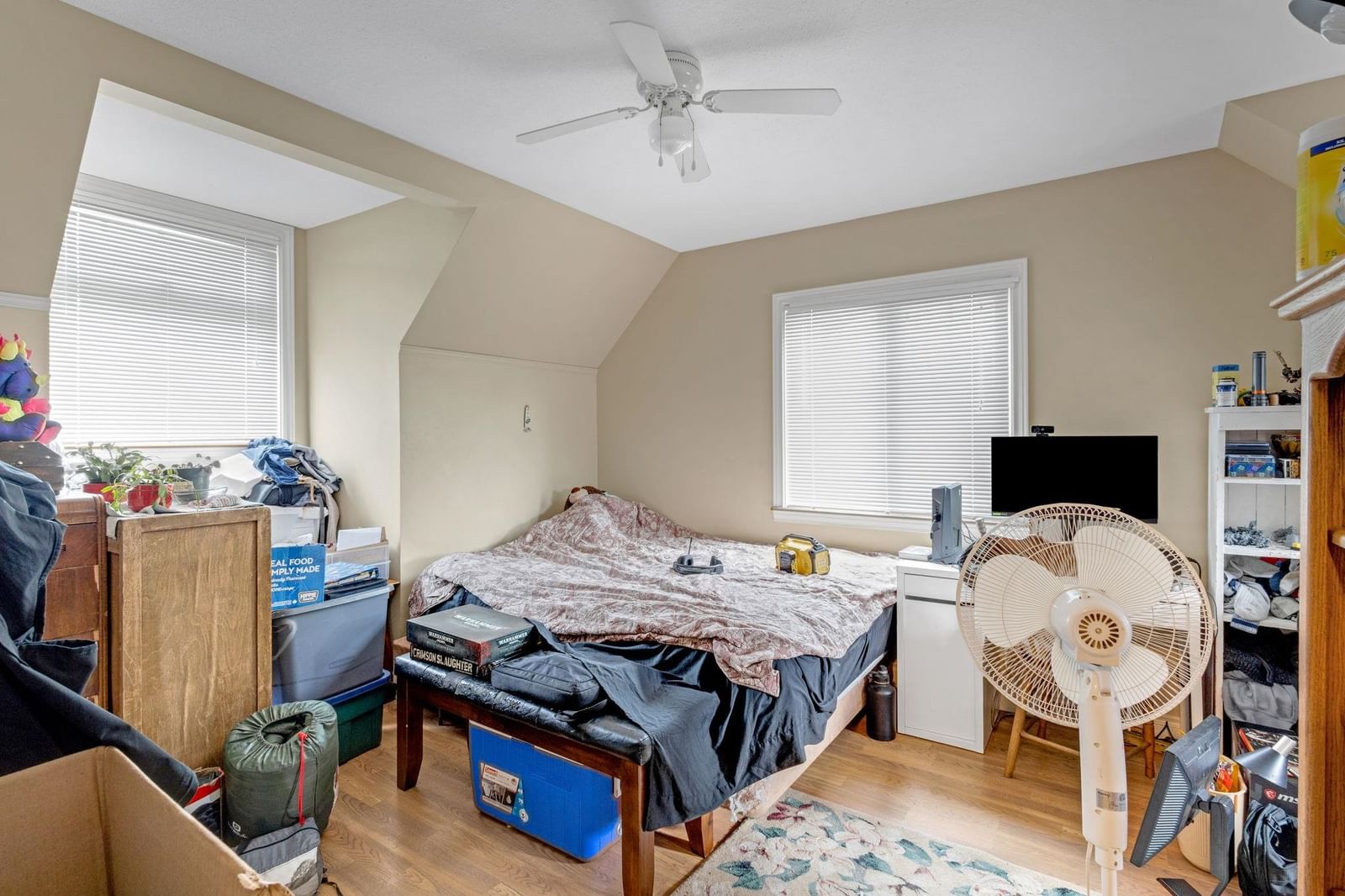 Listing Image 10