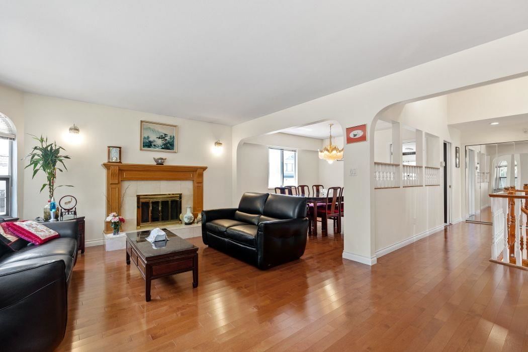Listing Image 4