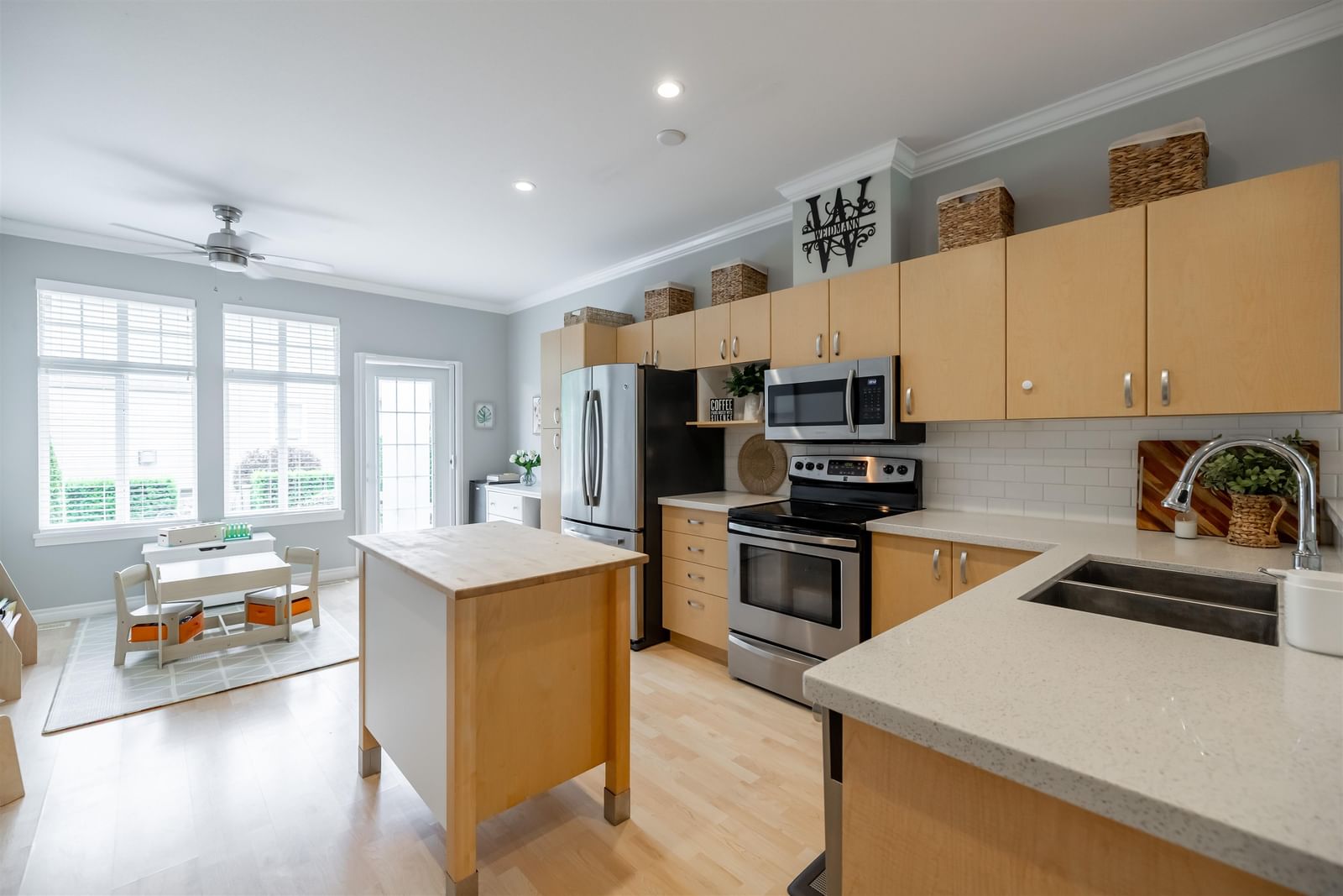 Listing Image 11