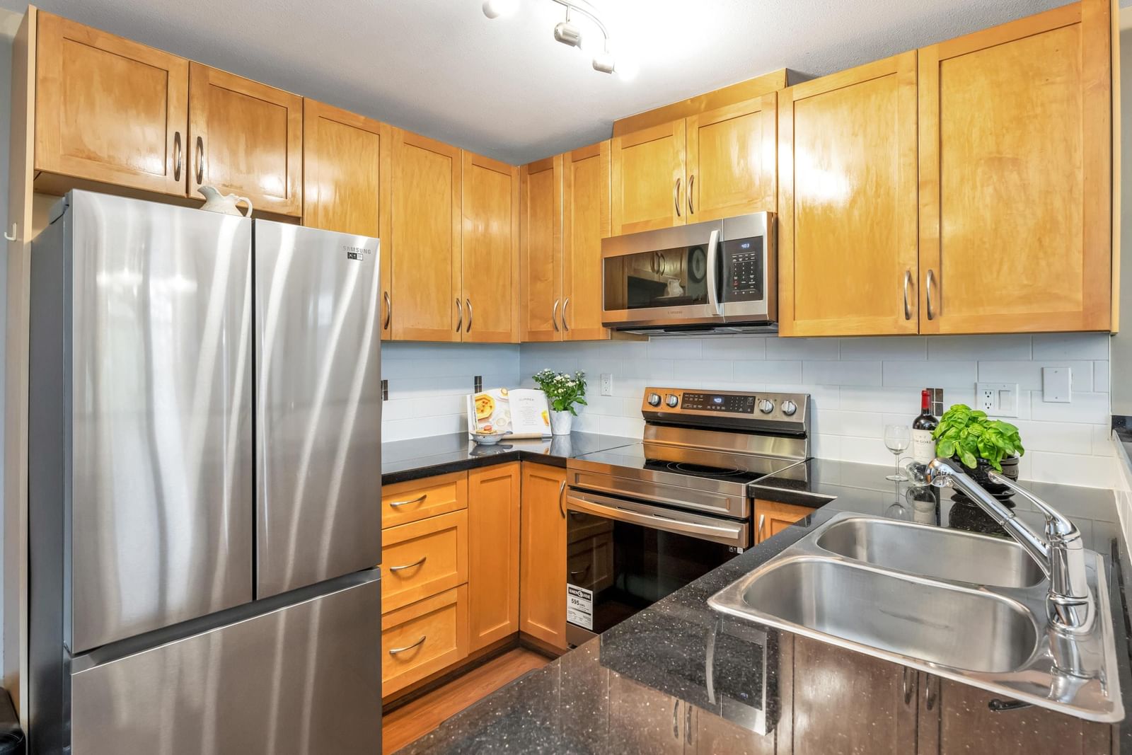 Listing Image 13