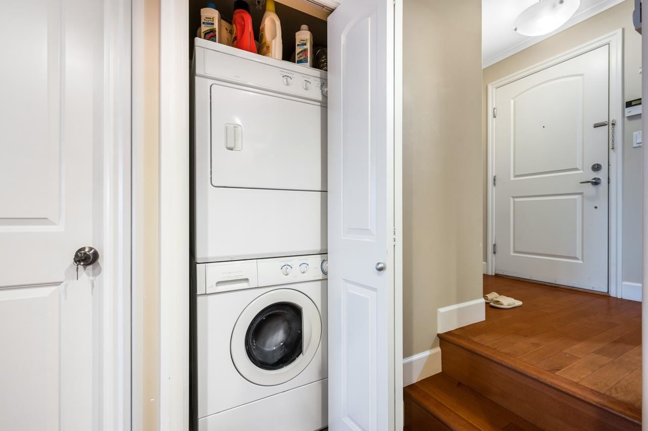Listing Image 4