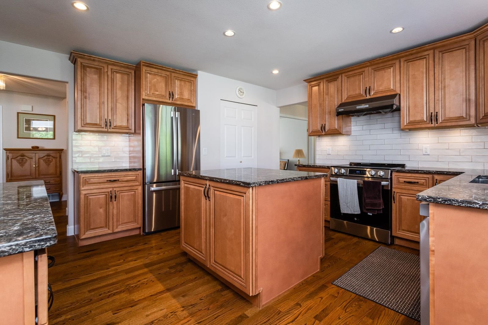 Listing Image 10