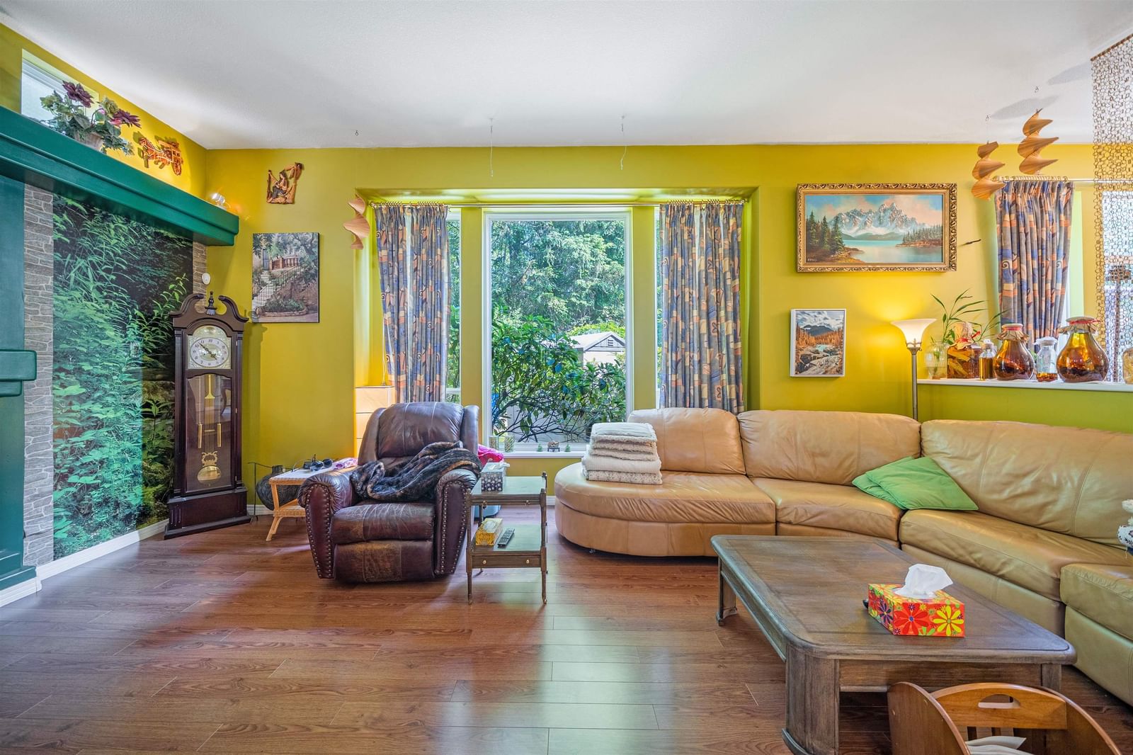 Listing Image 10