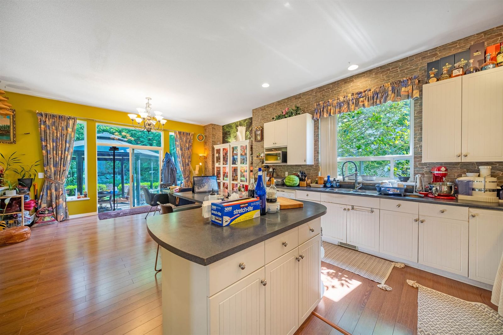 Listing Image 12