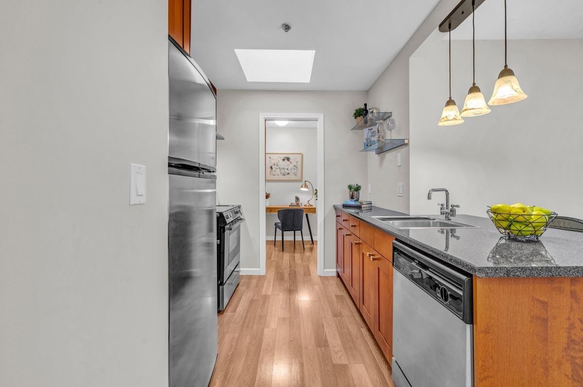 Listing Image 11