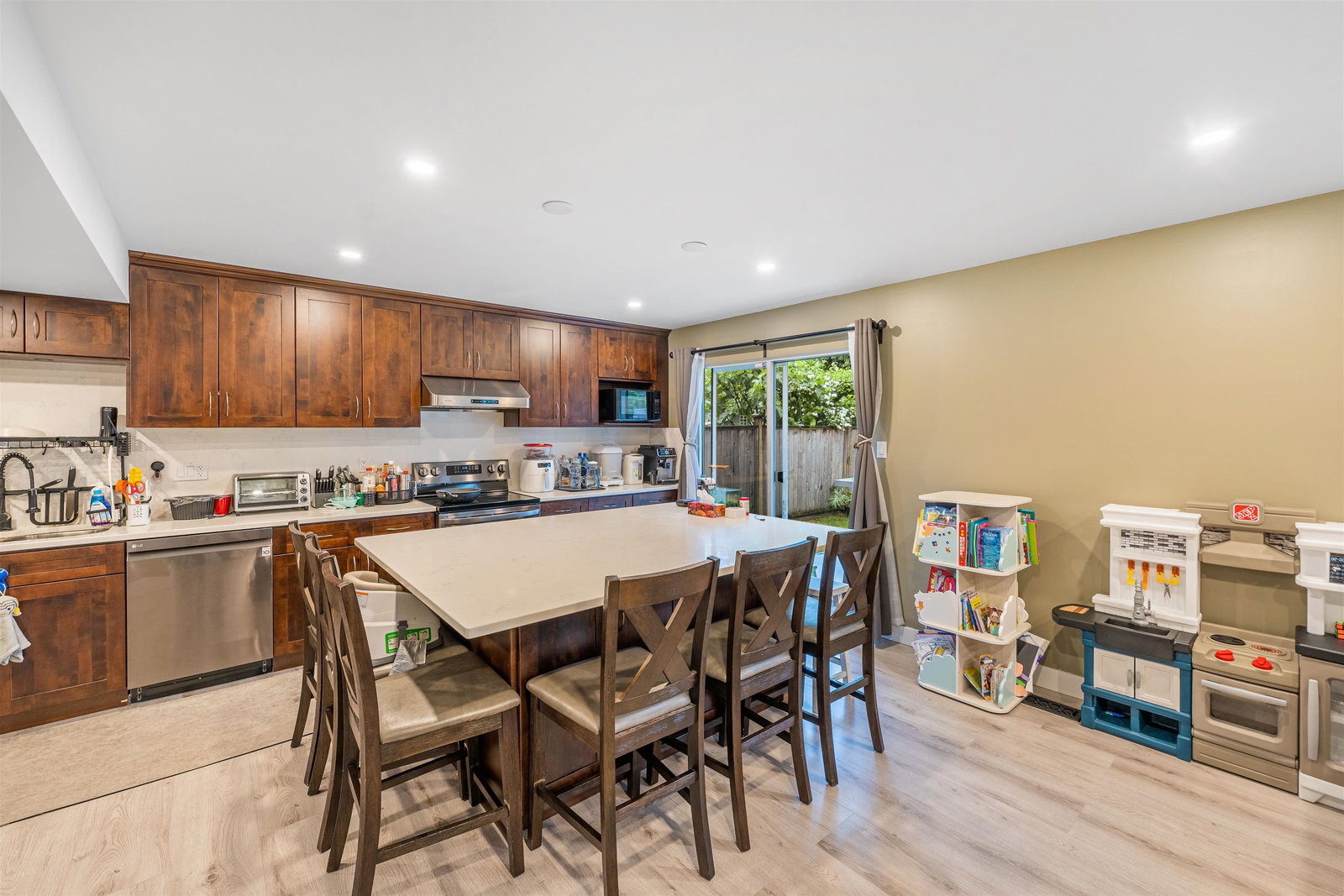 Listing Image 10