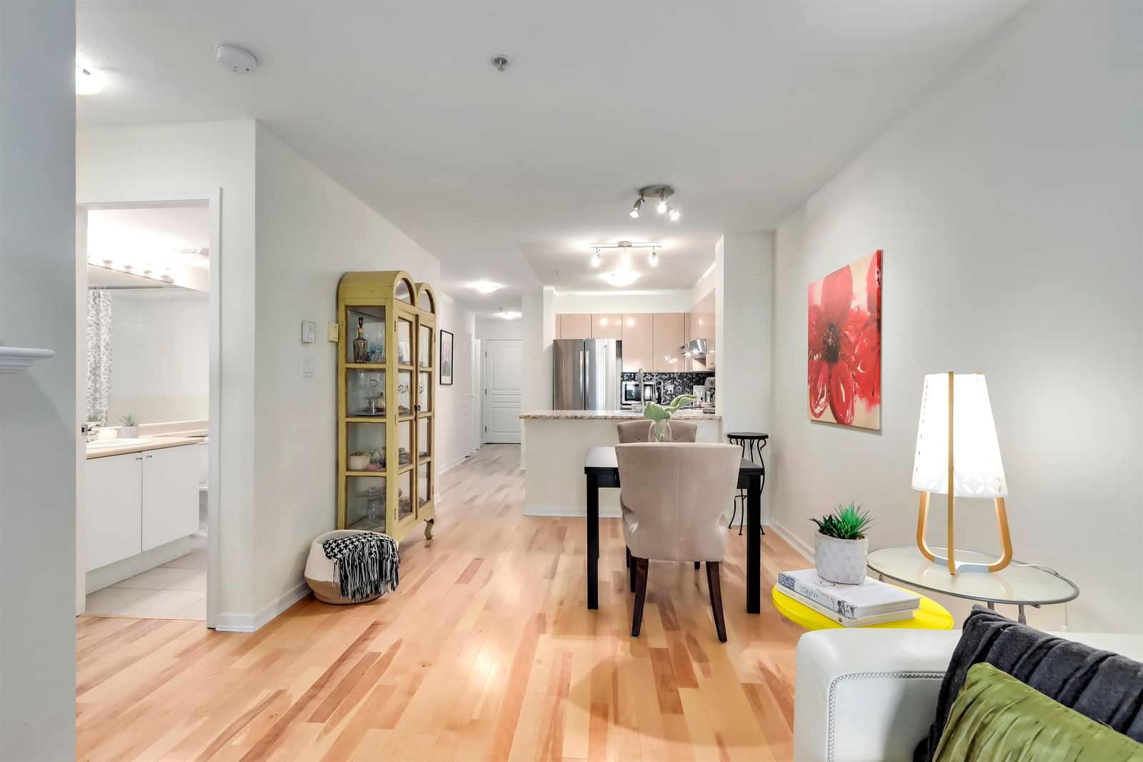 Listing Image 12