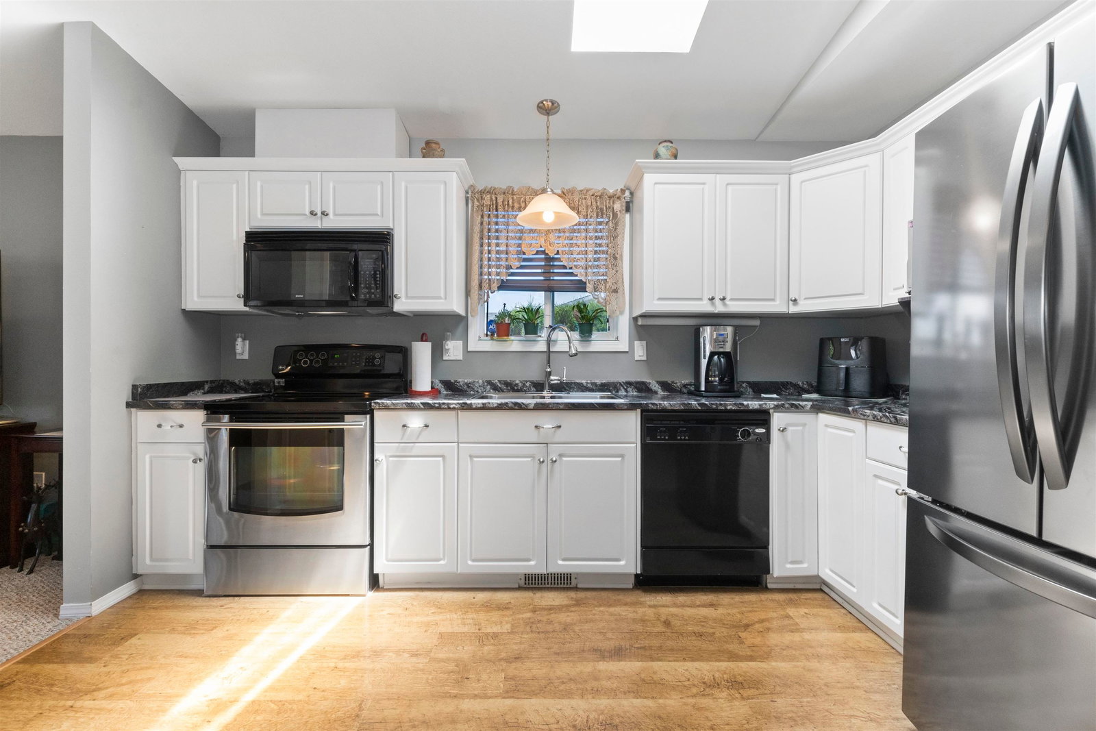 Listing Image 11