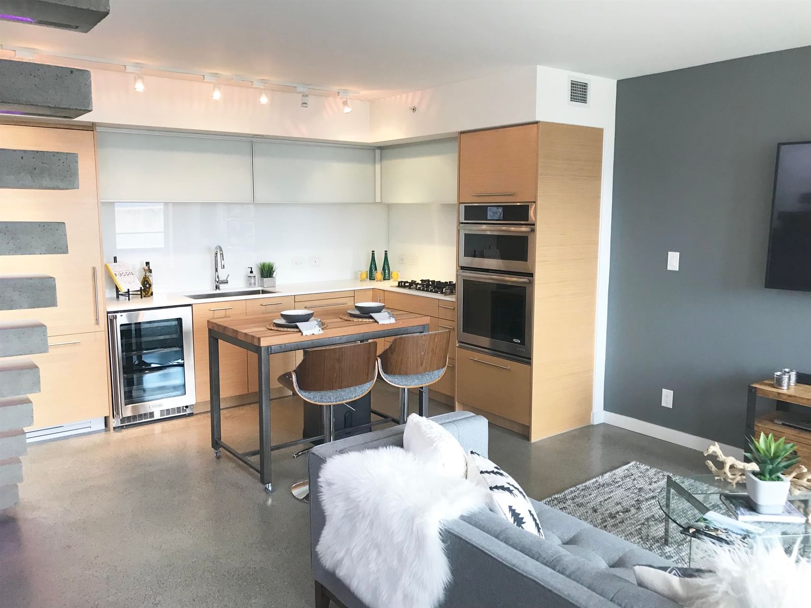 Listing Image 12