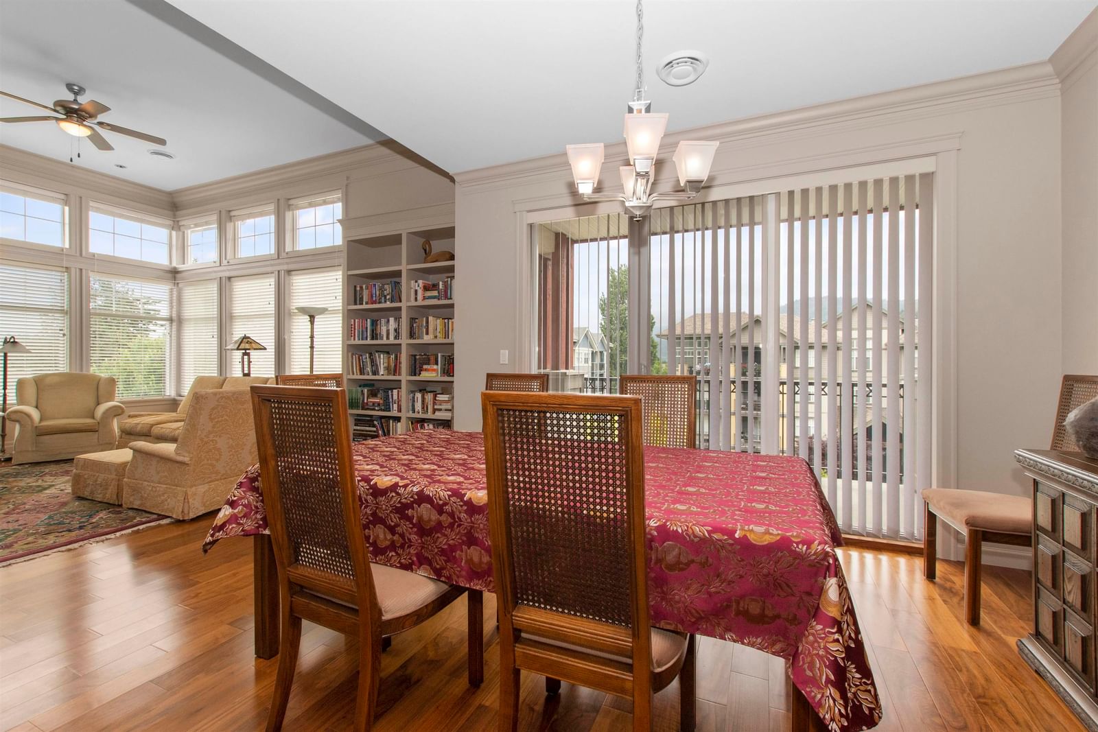 Listing Image 9