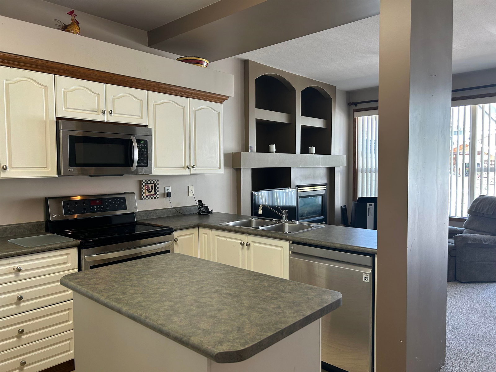 Listing Image 9
