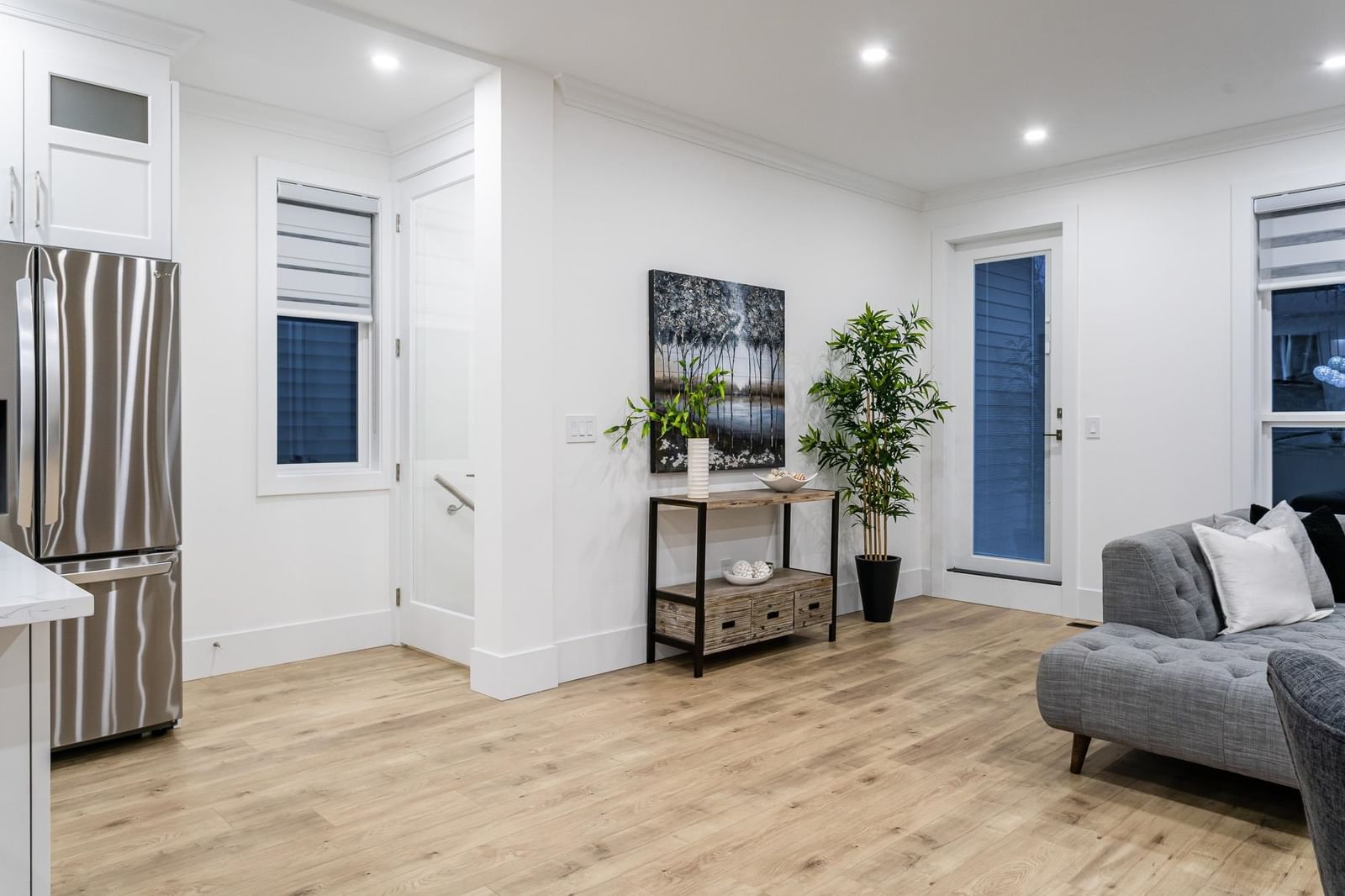Listing Image 12