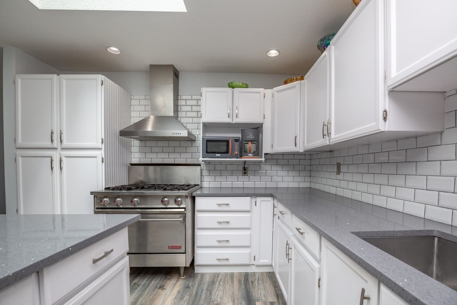 Listing Image 12