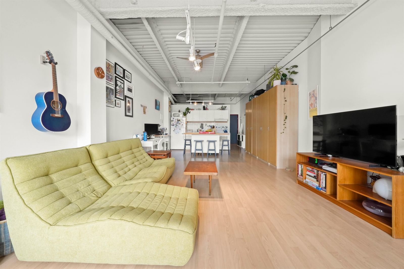 Listing Image 11